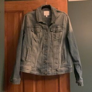 Torrid Distressed Trucker Jacket - Denim Light Wash size 2 2x 18-20